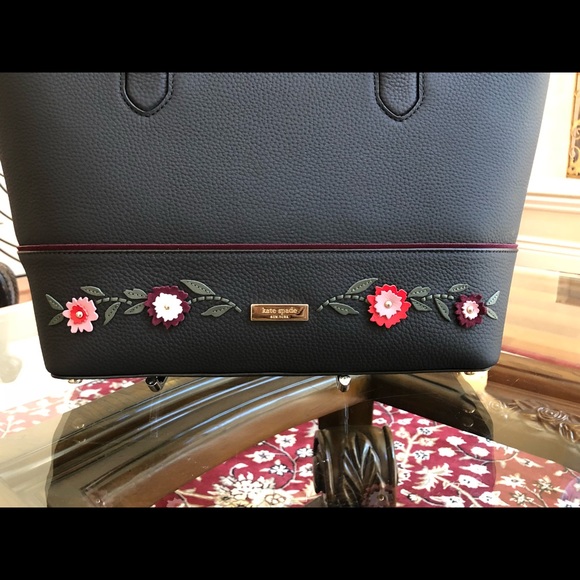Authentic Kate spade flower handbag&wallet set - Picture 2 of 8